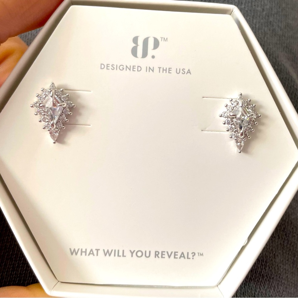 Bomb Party OG Diva Status Studs